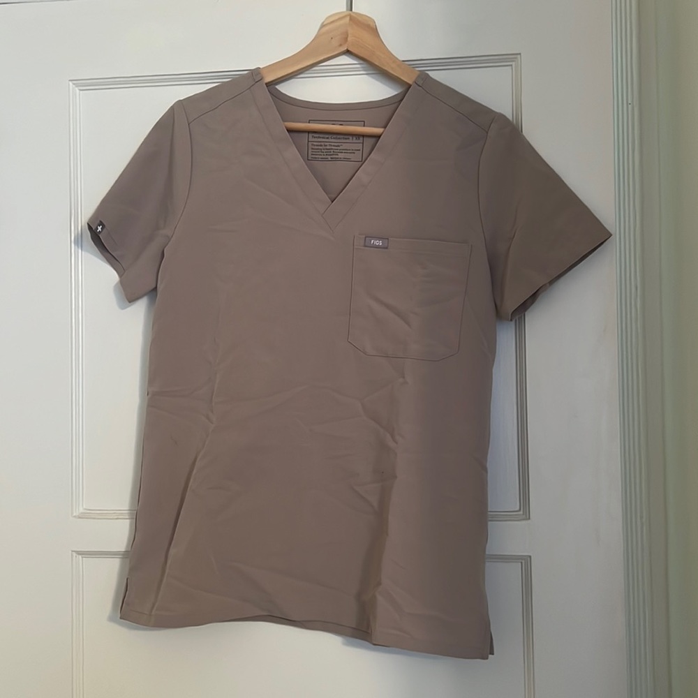 Figs scrub top